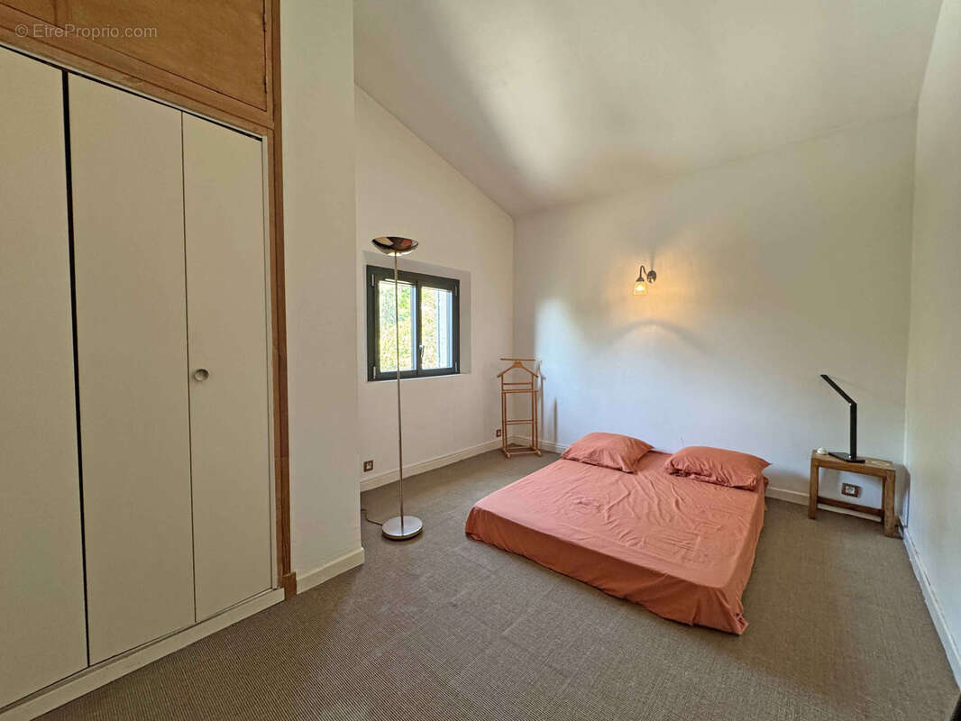 EXCLUSIVITE St JEANNET - Villa de 160 m2 avec piscine et vue dégagée - photo 15