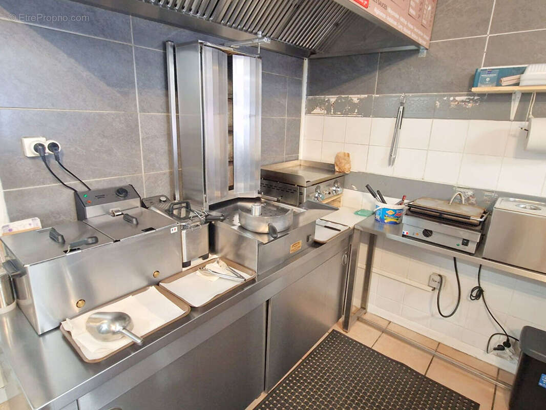 Commerce à FORCALQUEIRET