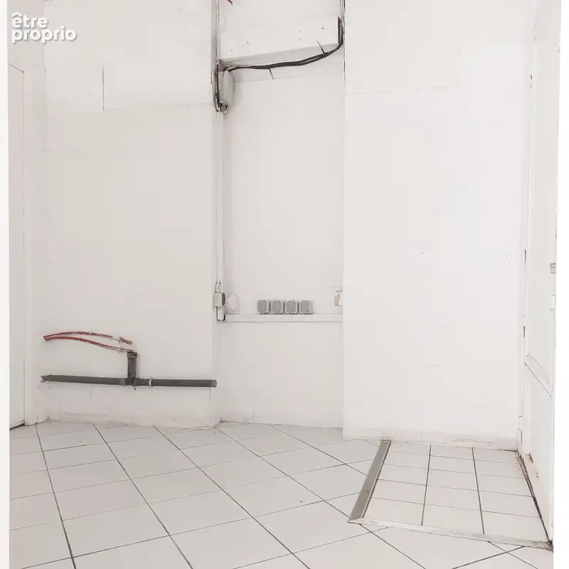 Local/bureau à vendre MONTAUBAN (82) avec vitrine et deux entrées, espace sanitaire - photo 6