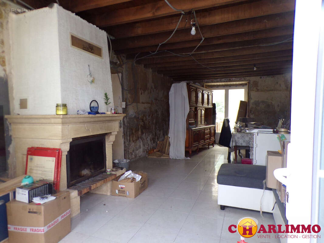 Maison 116 m² à Les Salles-Lavauguyon  - photo 3