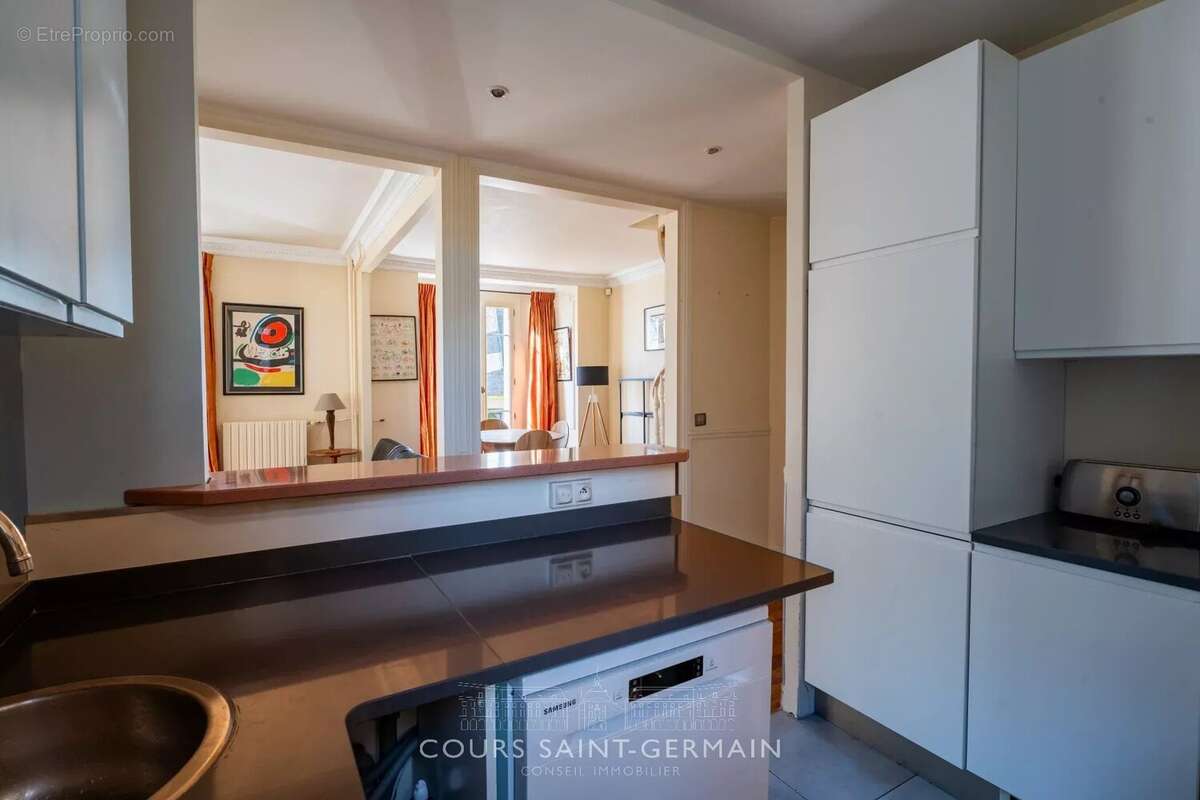 Appartement à PARIS-16E
