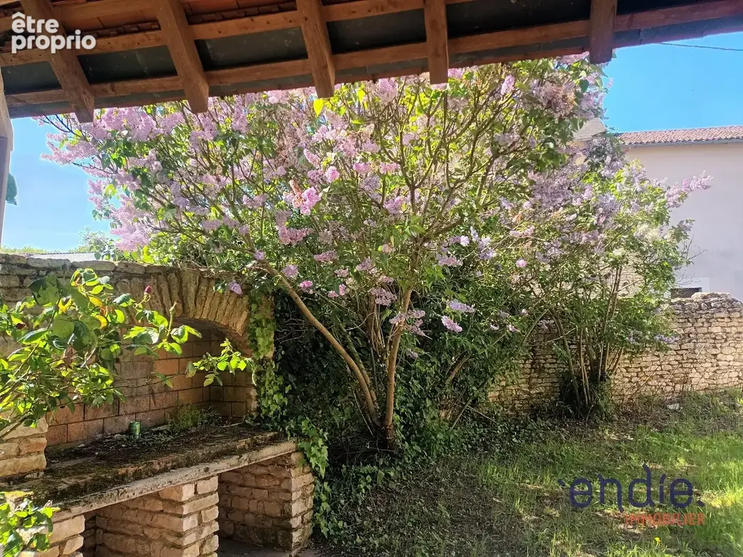 Maison en pierres de pays avec quatre chambres et jardinet - photo 7
