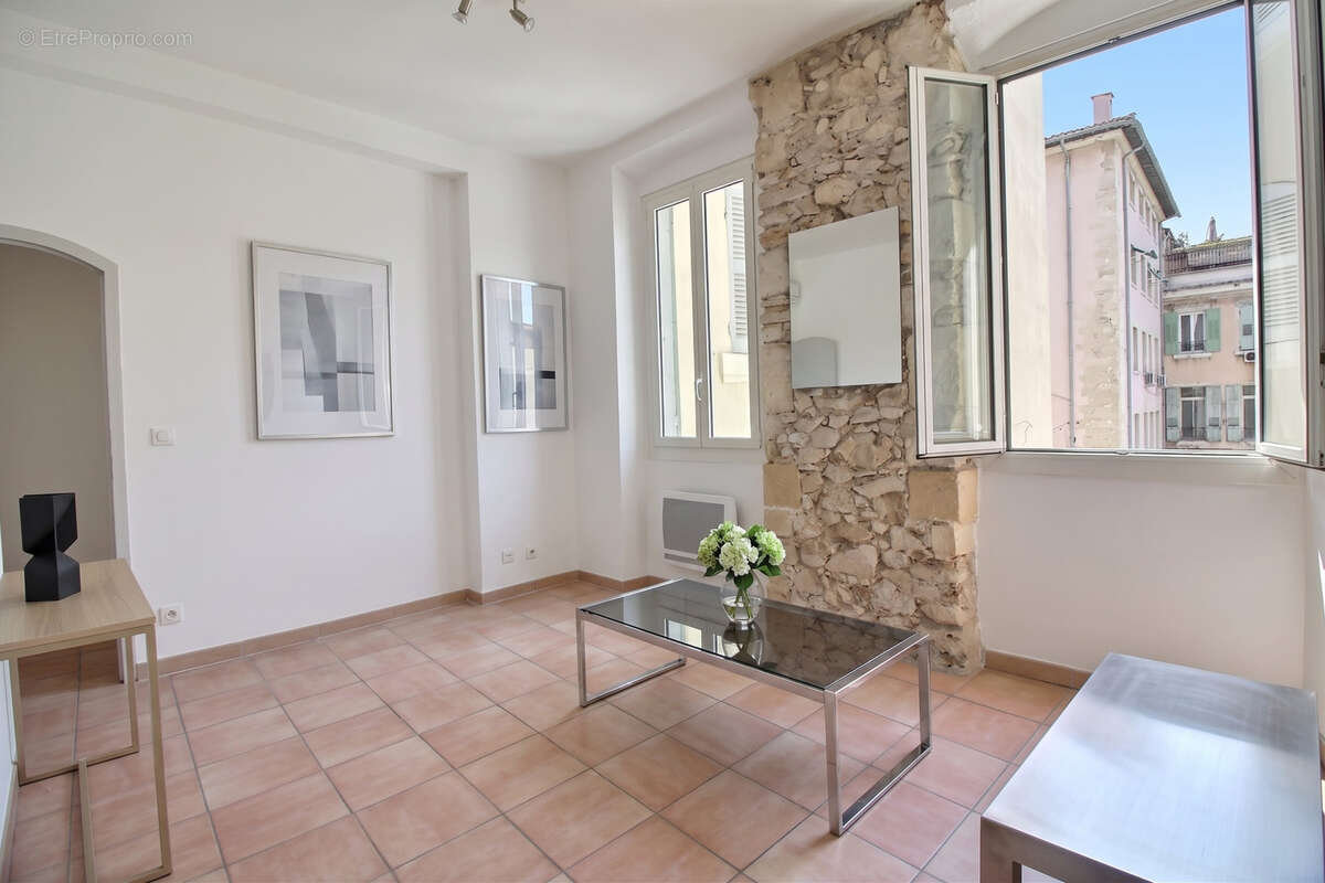 Appartement à MARSEILLE-1E