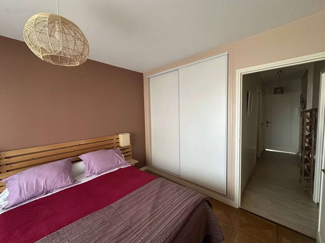Appartement à CHARENTON-LE-PONT