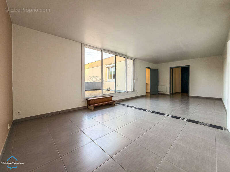 Appartement à SAULX-LES-CHARTREUX