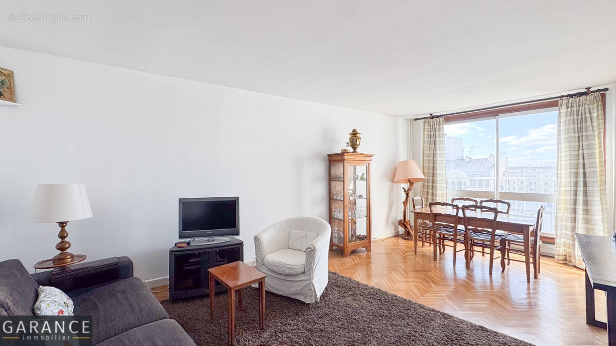 Appartement à PARIS-14E