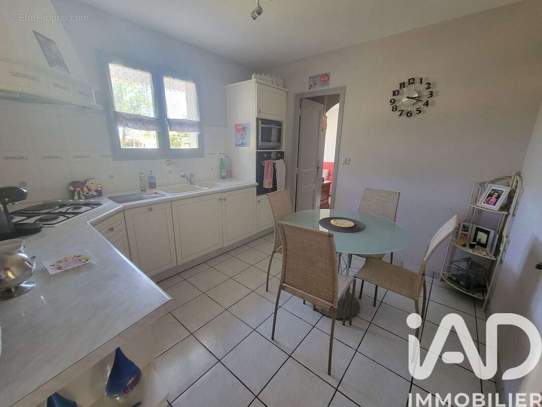 Maison 108 m² à Saint-Salvy-De-La-Balme  - photo 7