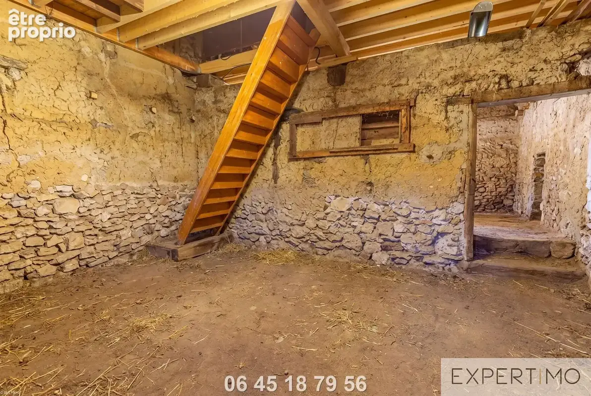Maison de caractere renovee - calme - vue degagee- piscine et grange - photo 13
