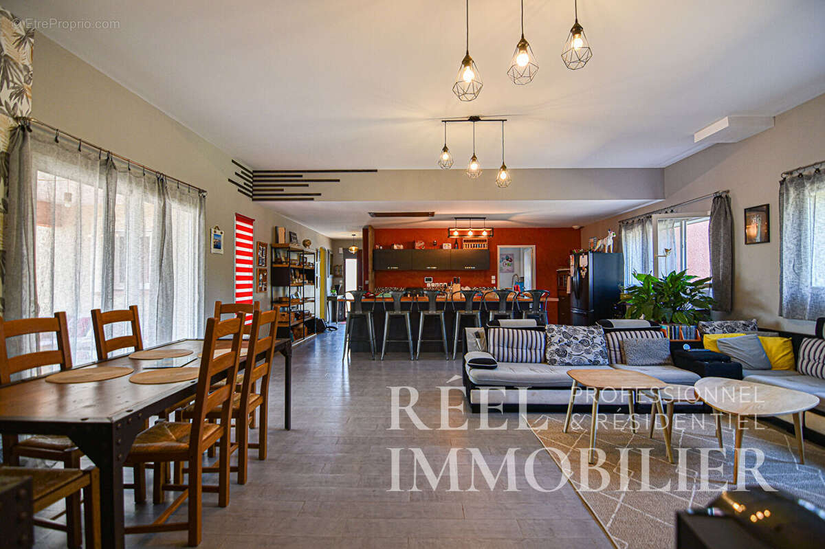 Maison contemporaine de plain pied  avec piscine. - photo 5