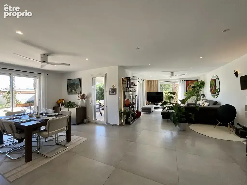 Villa de charme avec piscine, jardin paysager, double garage et prestations premium - photo 3