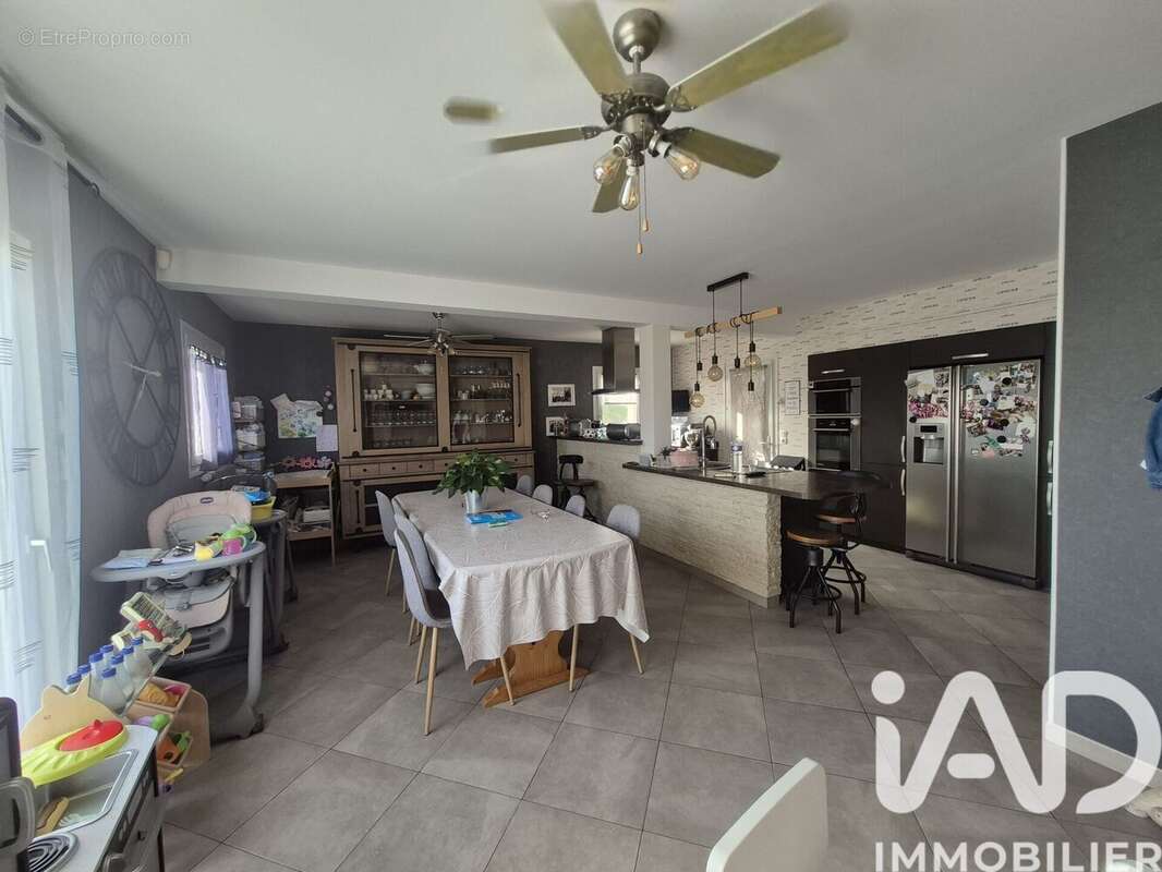 Maison 137 m² à Thouars  - photo 2