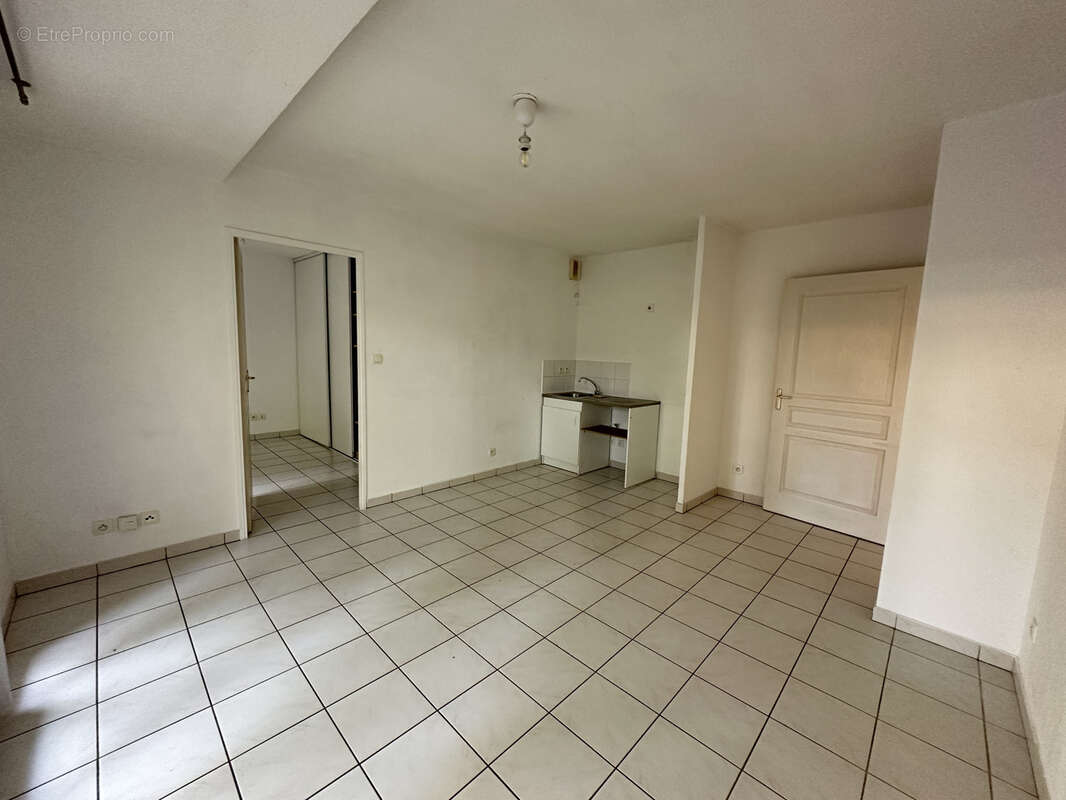 Appartement à SOLLIES-PONT