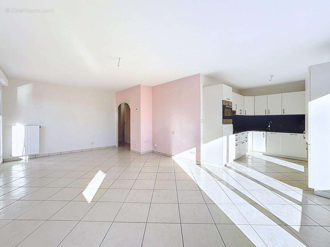 Appartement à LA ROCHE-SUR-FORON