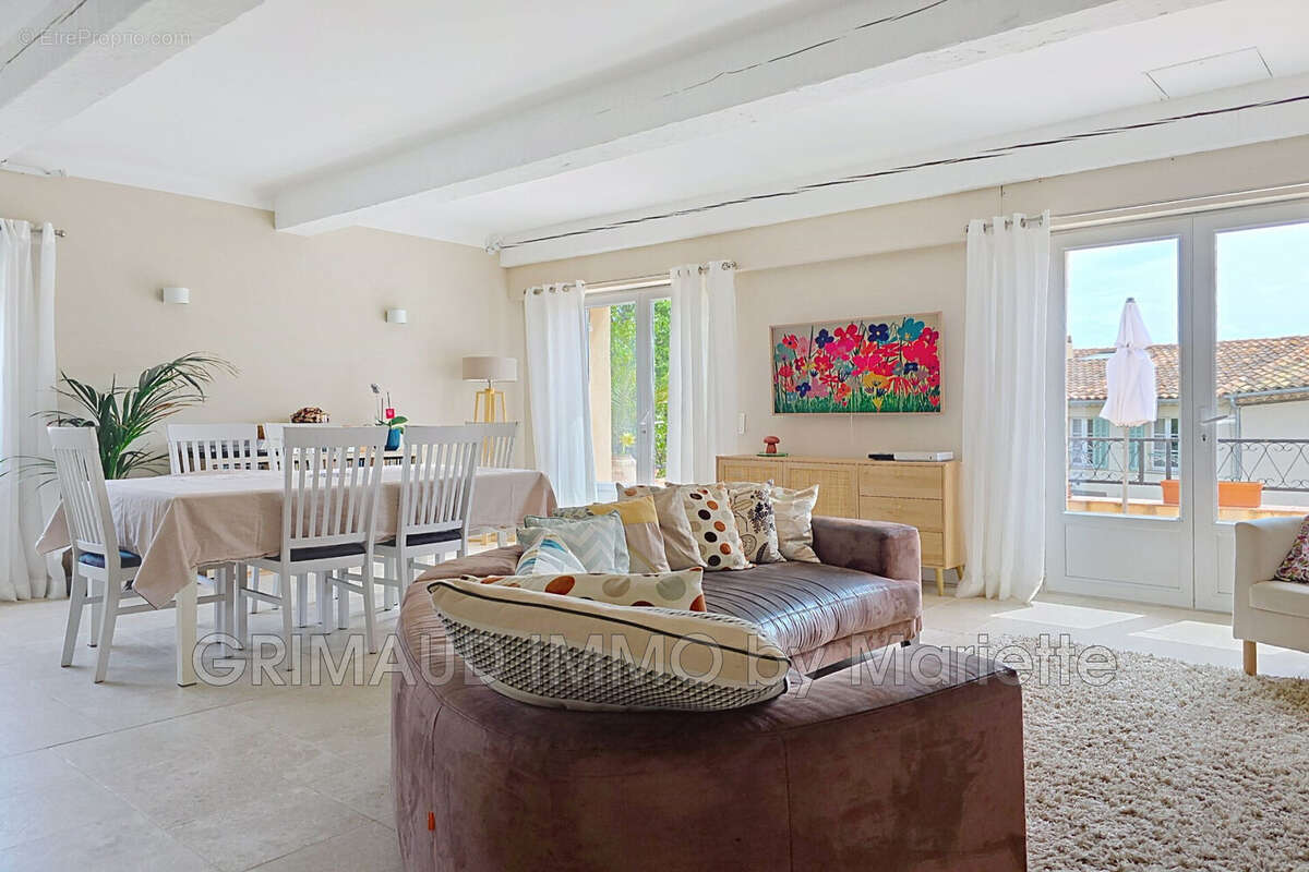 Appartement à GRIMAUD