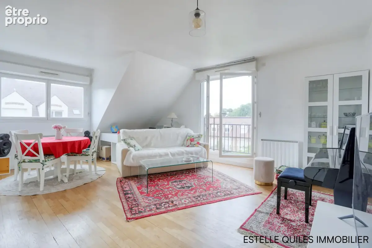 LE CHESNAY Place Dutartre. Appartement 2 pièces en dernier étage avec ascenseur, parking et cave - photo 2
