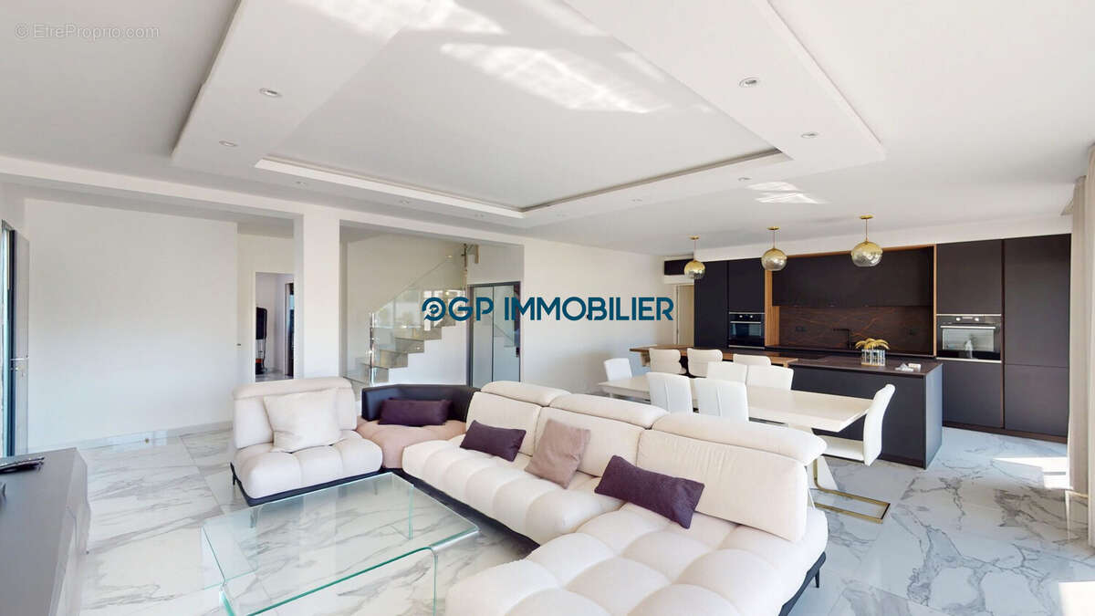 Maison à LA SALVETAT-SAINT-GILLES