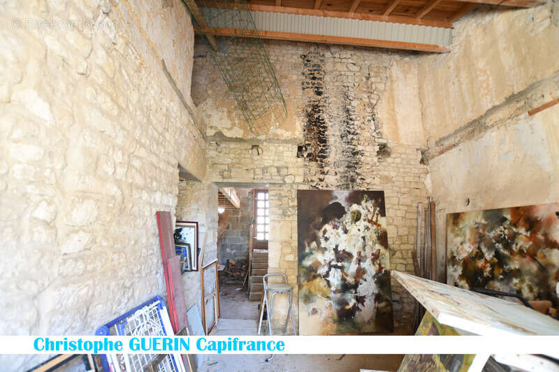Maison à vendre maison proche de Saint-Amant de Boixe (16) - photo 8