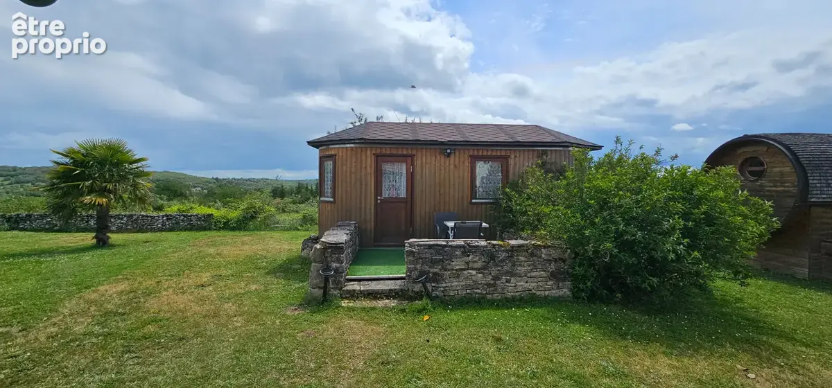 Ensemble immobilier en pierre avec gîte, maison principale, roulottes et piscine près de Cajarc - photo 2