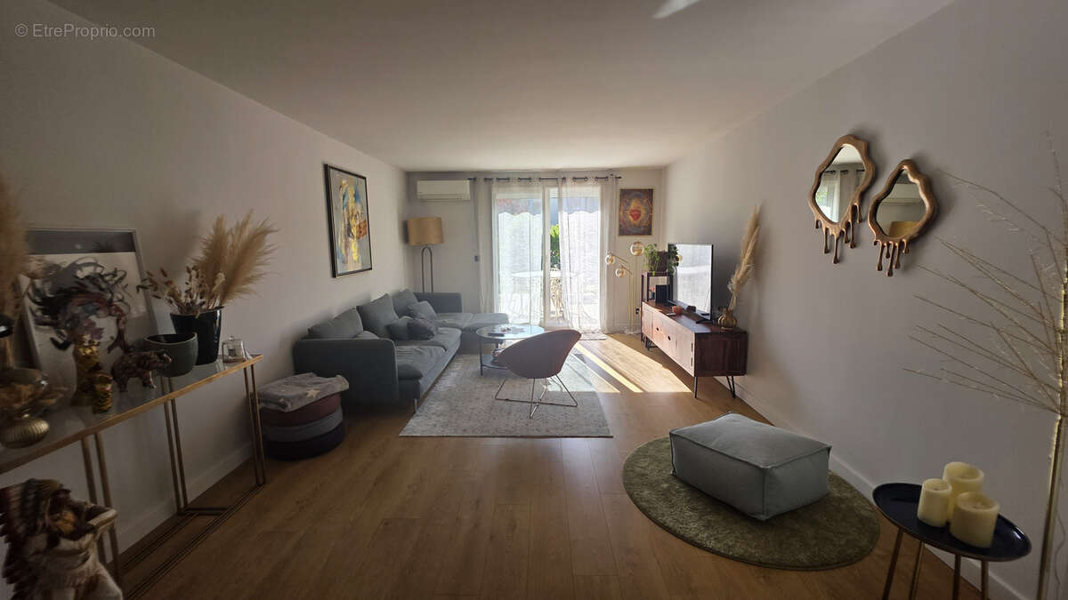 Très beau duplex de type 5 avec jardin, garage, et parking privatif. - photo 6