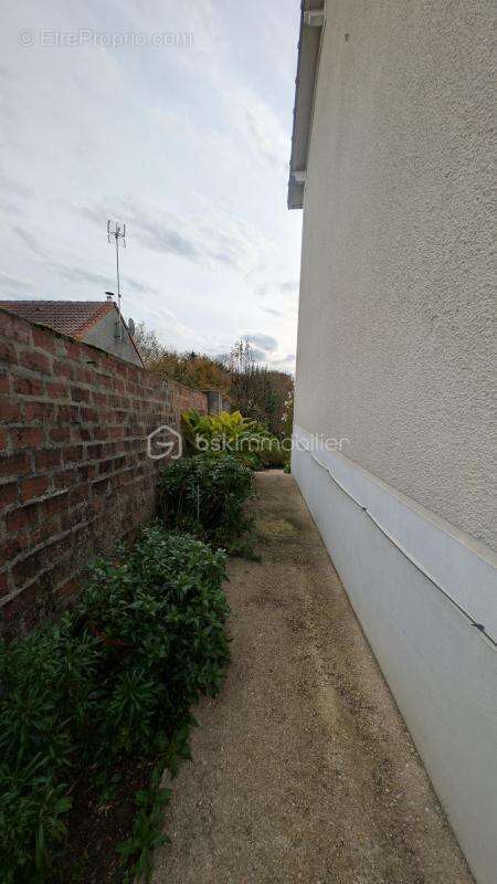 Maison à SAINT-GERMAIN-SOUS-DOUE