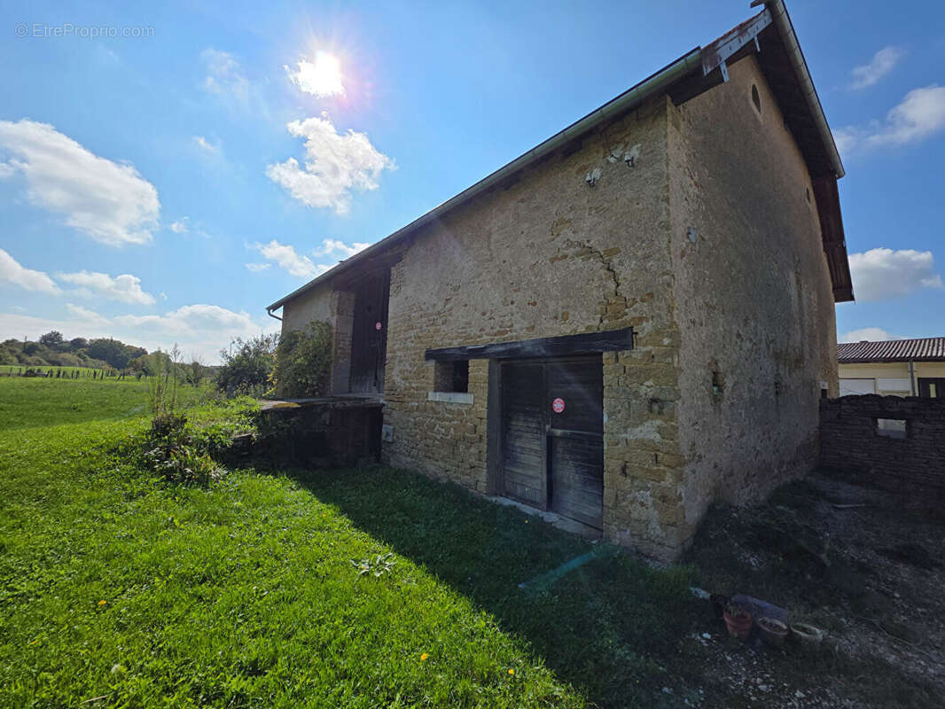 Maison à GONDENANS-MONTBY