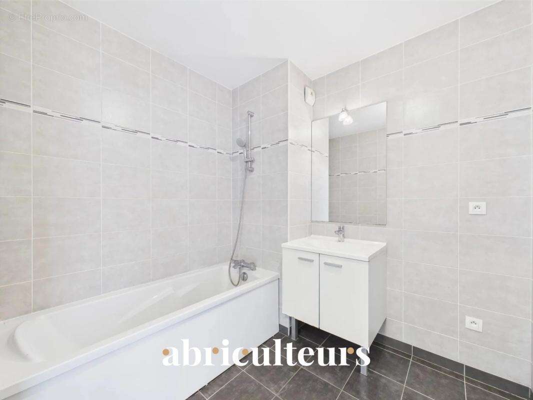 Appartement T3, moderne et lumineux - Ascenseur, balcon, parking - Rue Théophile Guillou, Saint-Herblain - photo 10