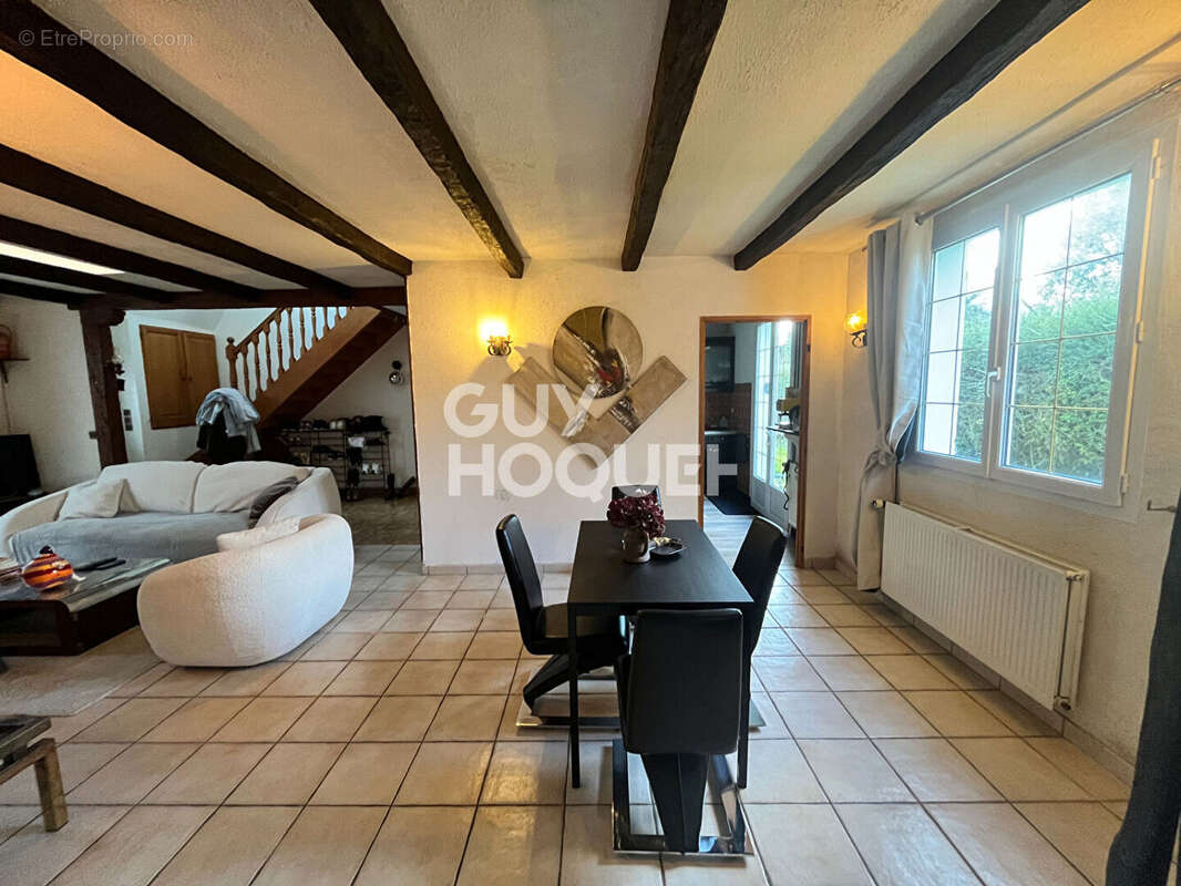 Maison à LANGROLAY-SUR-RANCE