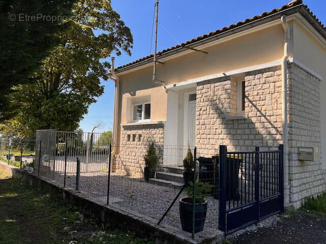 Maison à MAZEROLLES