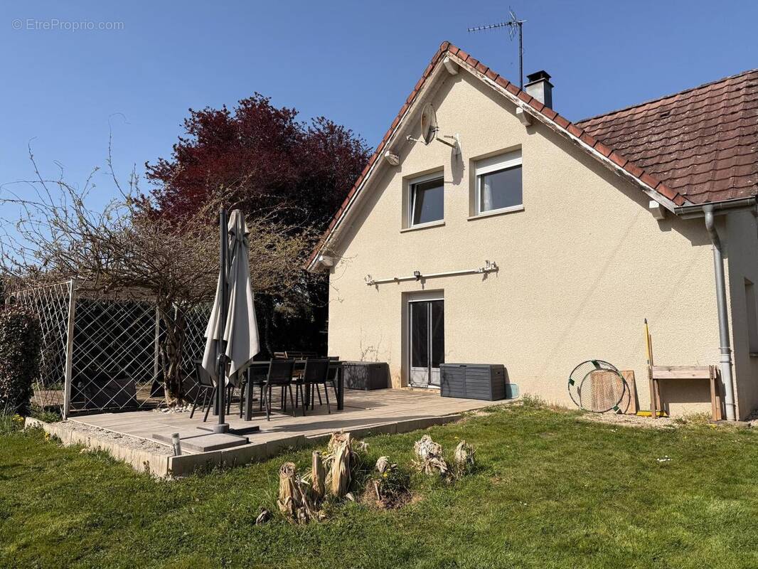 Photo 1 - Maison à AULX-LES-CROMARY