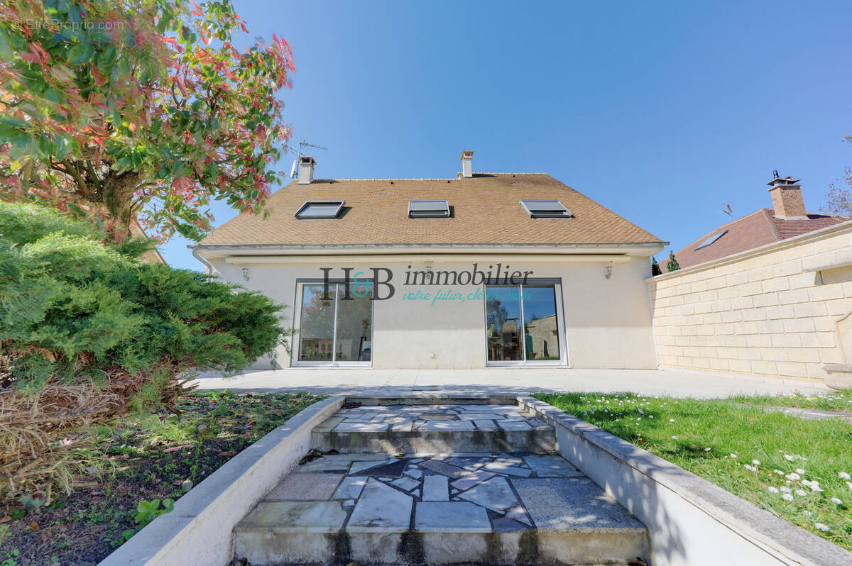 Maison à VERT-LE-GRAND