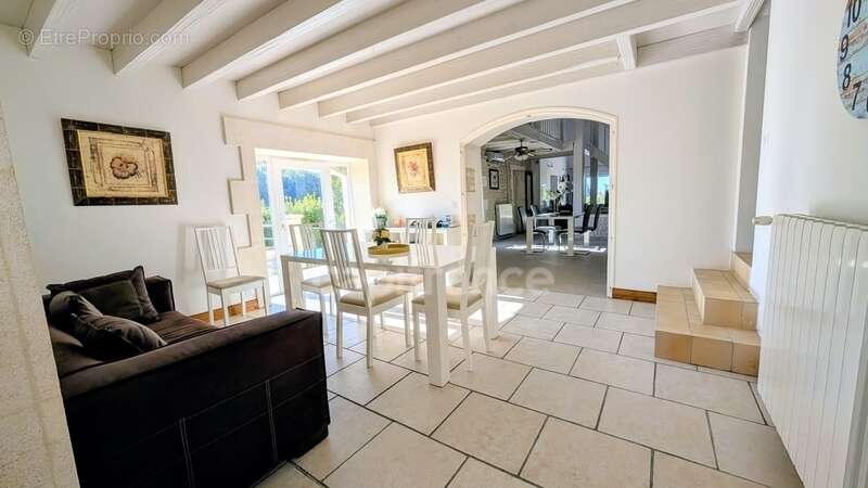 Maison à LIGNIERES-SONNEVILLE