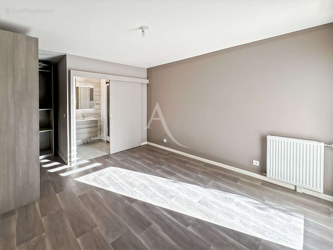 Appartement à JOUY-LE-MOUTIER