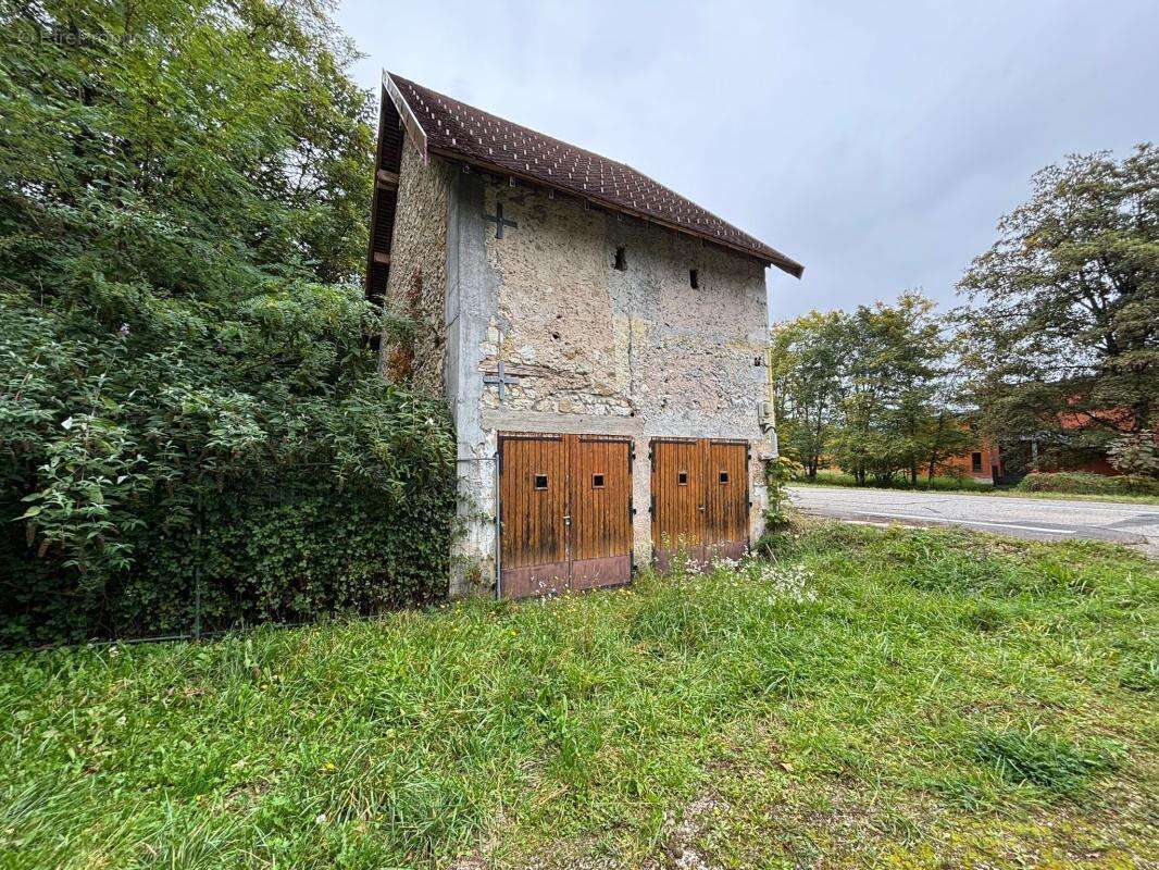 Parking à SAINT-CHRISTOPHE