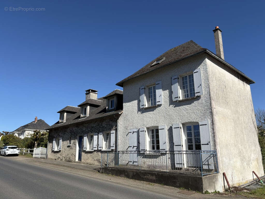 Maison à ARNAC-POMPADOUR