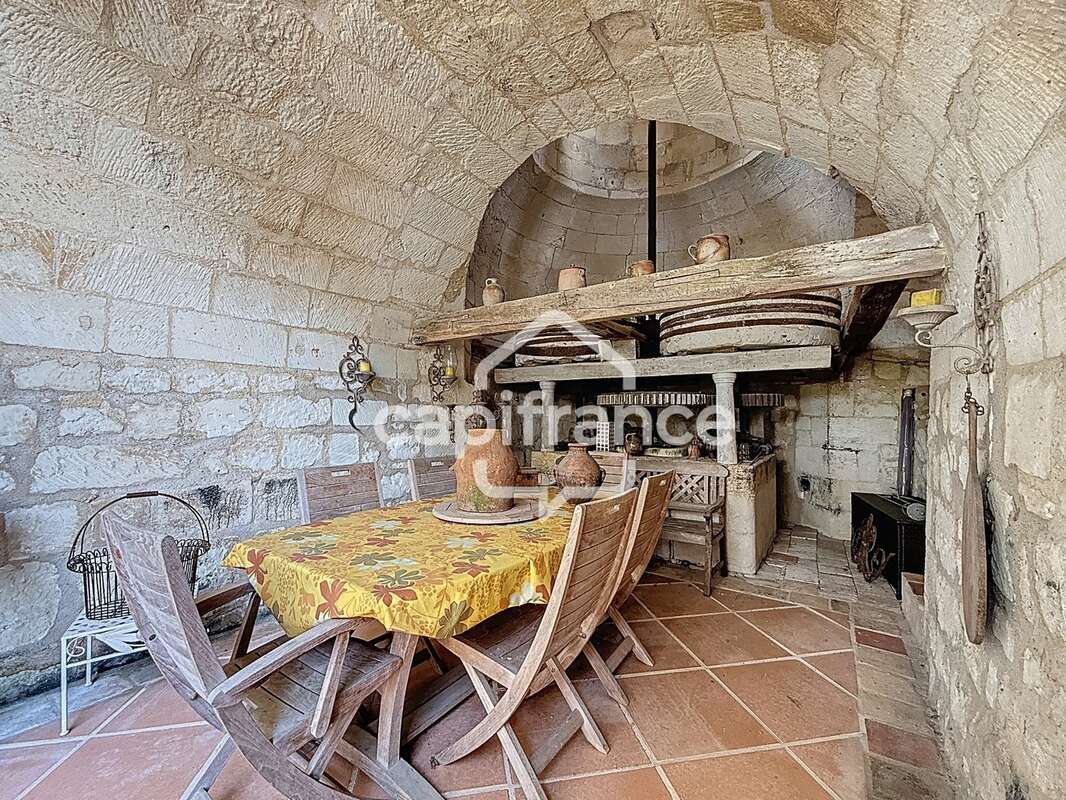 Ensemble de deux maisons et d'un moulin cavier, Savigny en Véron - photo 13
