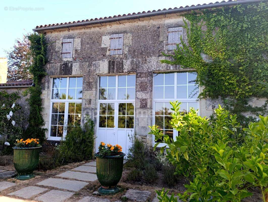 Demeure de maître – élégance, histoire et art de vivre au cœur de la vendée - photo 3