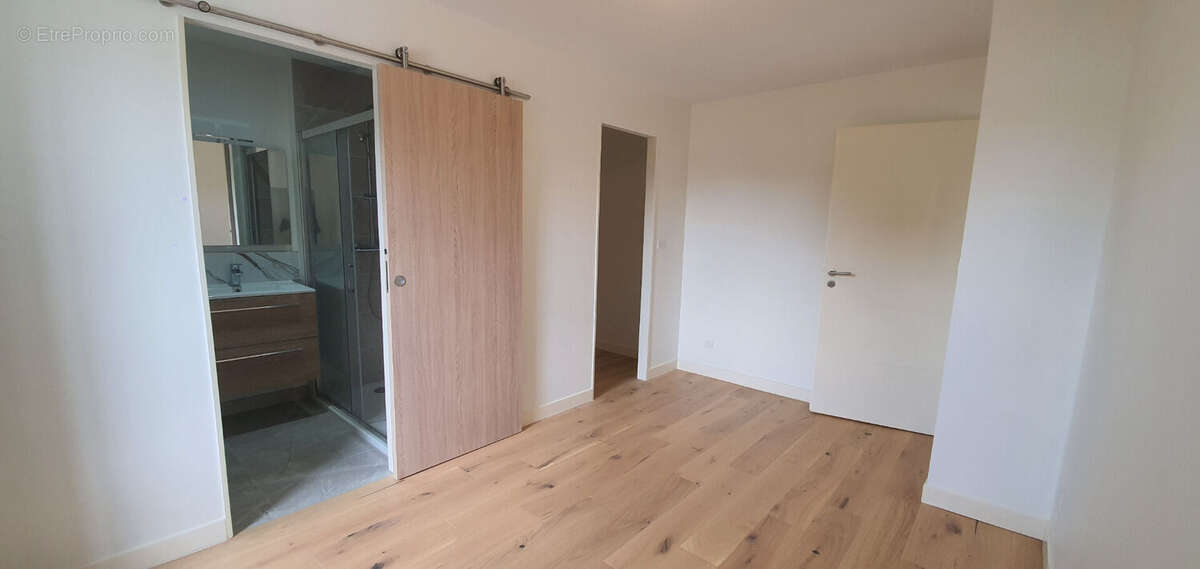 Maison à SAINT-LAURENT-DE-LA-PREE