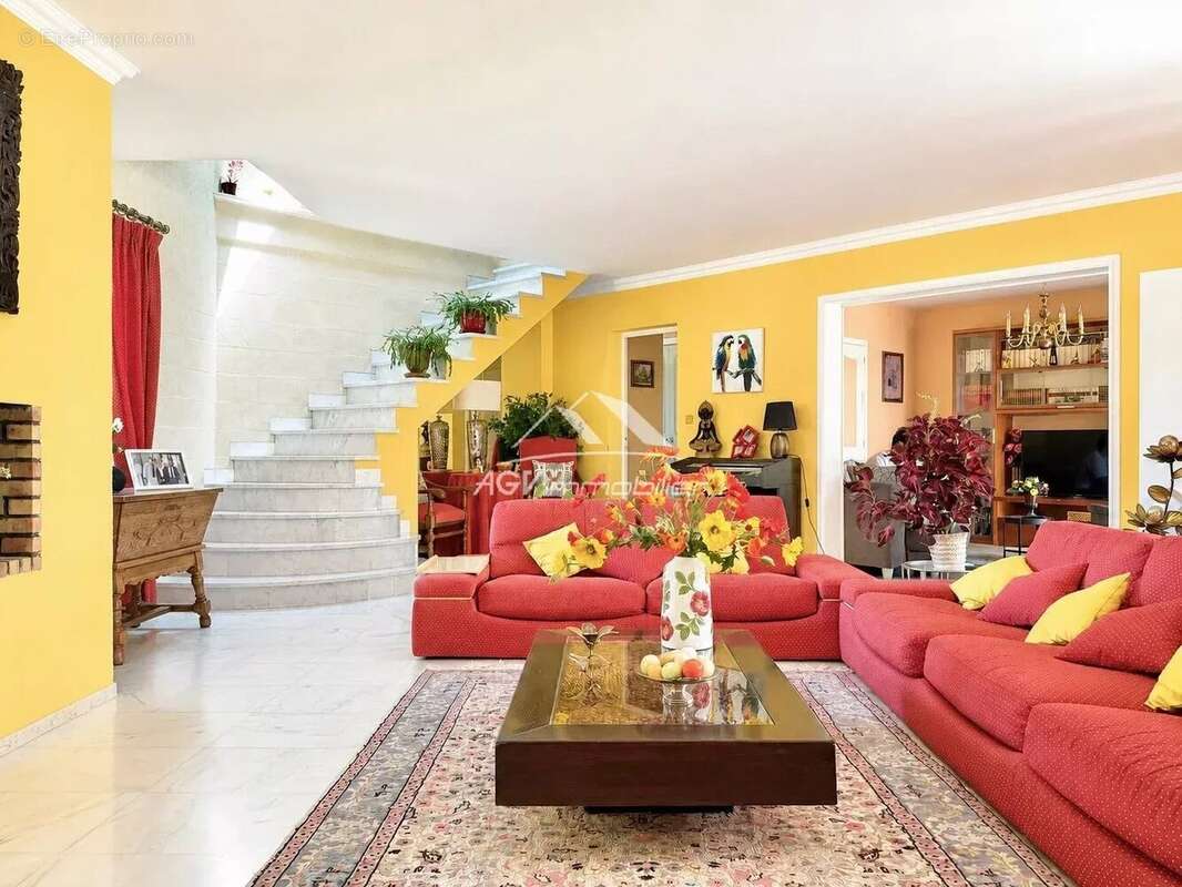 Villa Ribaute-les-Tavernes 230 m² habitables sur 9700 m² de terrain - photo 7