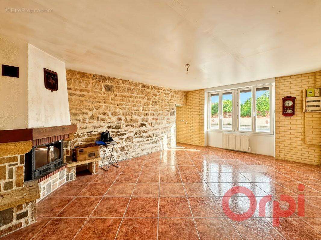 Maison à EPINEUIL-LE-FLEURIEL