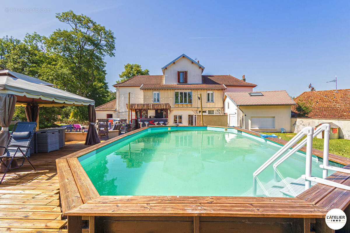 Maison à MIRECOURT