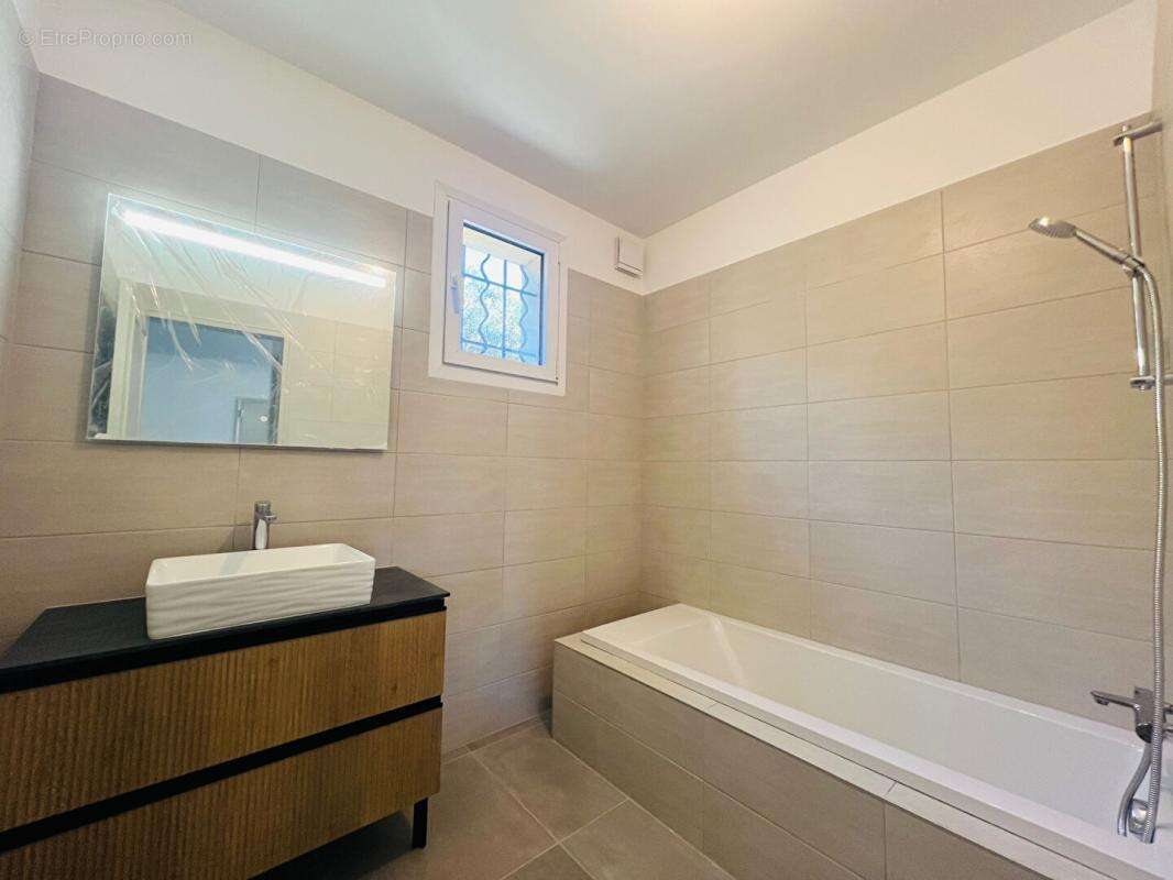 Maison Saint Mitre Les Remparts 4 pièces 113 m2 - photo 5
