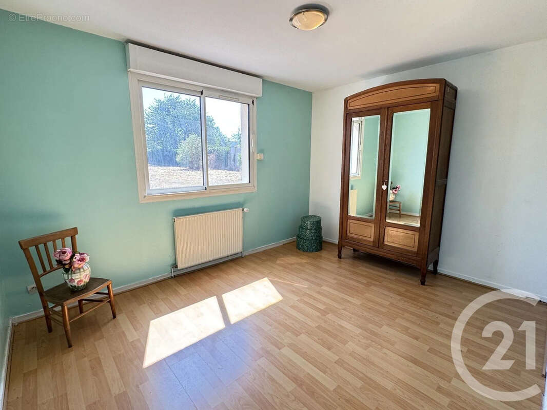 Maison 198 m² à Oulins  - photo 9