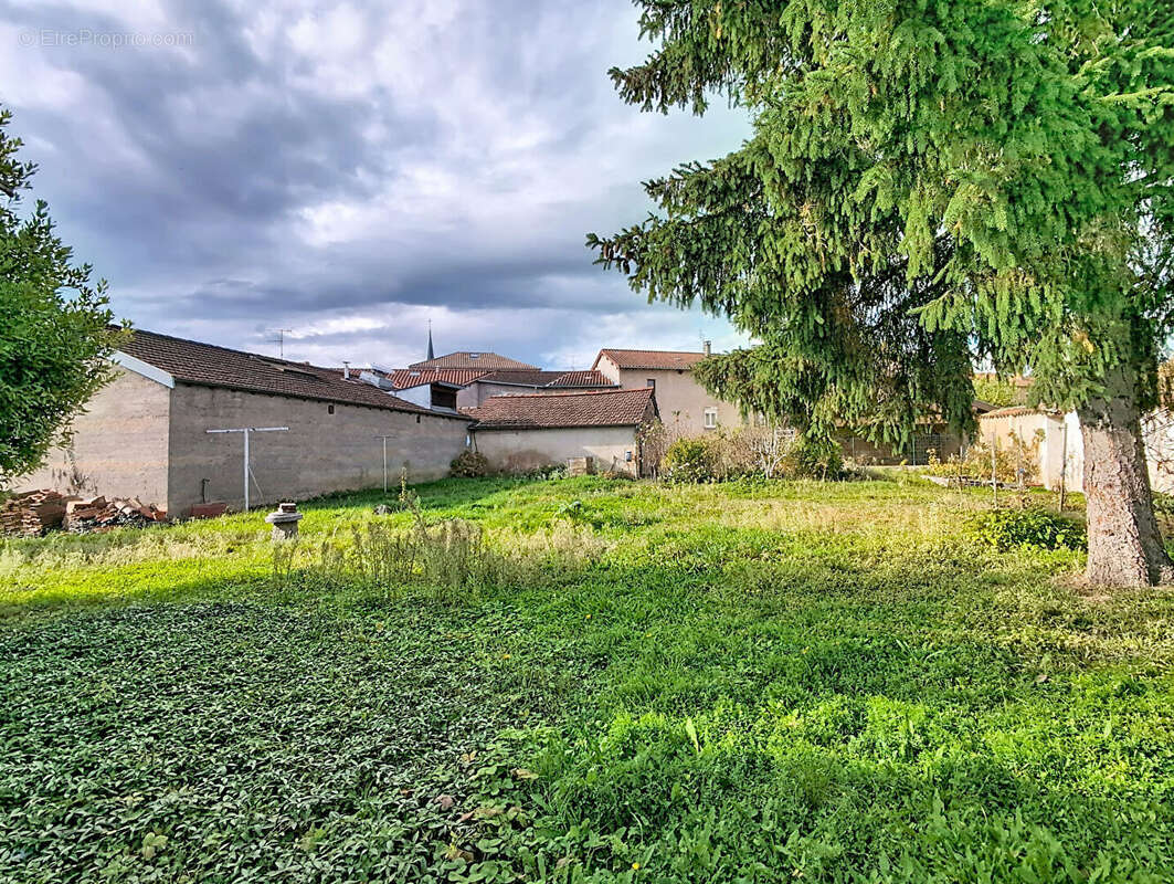 Maison à SAINT-ETIENNE-DES-OULLIERES