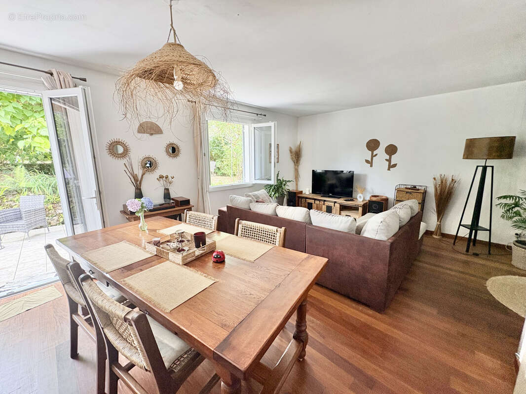 Jolie maison avec jardin 1010m2 au coeur d'un village très recherché - photo 10