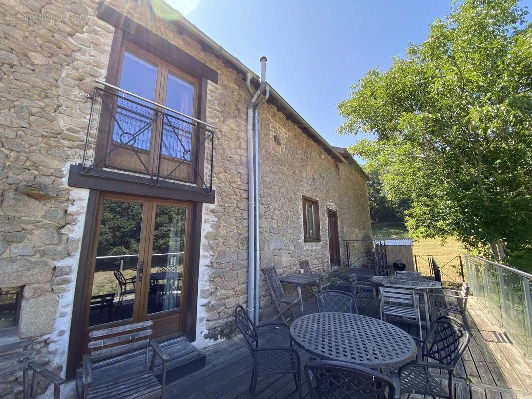 Belle maison de quatre chambres dans un environnement paisible - photo 1