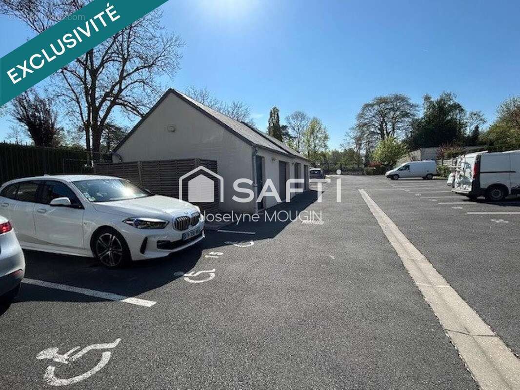 Photo 2 - Parking à DURY