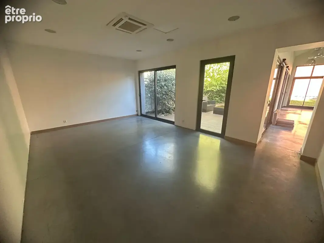À vendre ! Local professionnel ou commercial de 120 m² avec terrasse, parking et nombreux atouts - photo 7