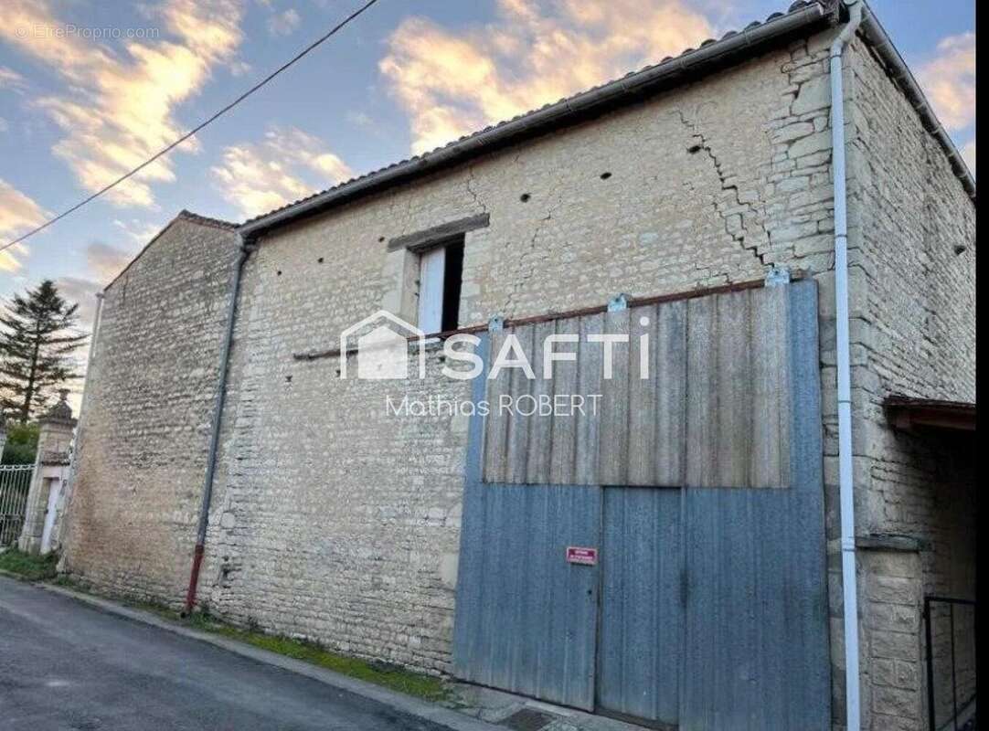 Maison 115 m² à Xambes  - photo 2