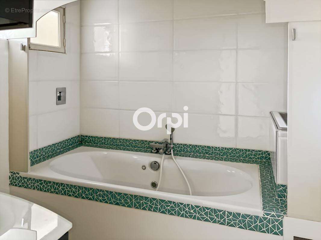 Appartement à MARSEILLE-2E