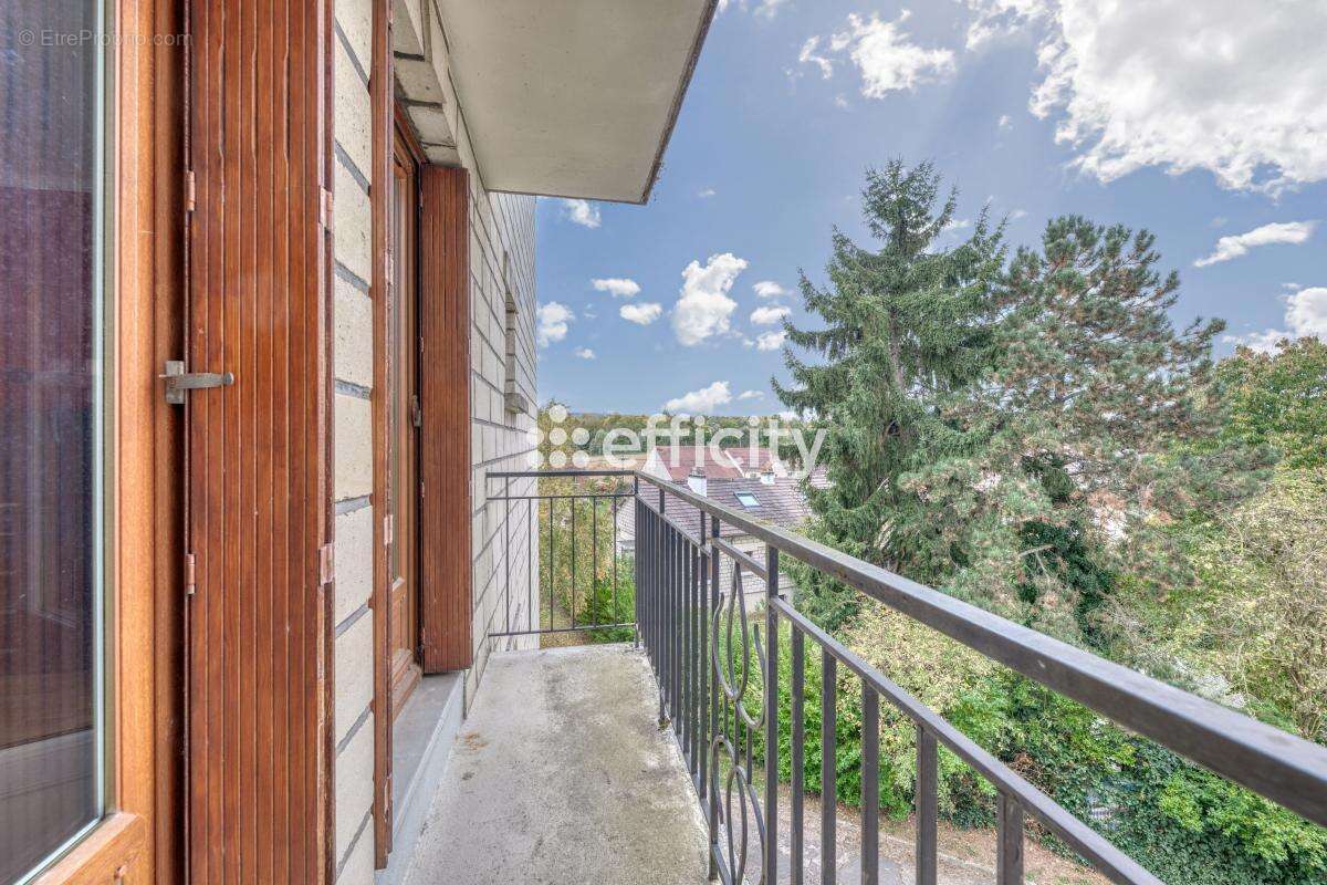 Appartement à EZANVILLE